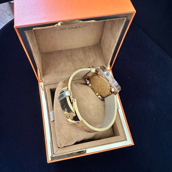 -SOLD-Tory Burch Izzie Watch. - Picture 3 of 7